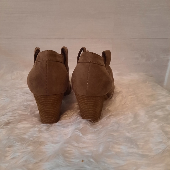 Charles david vegan tan suede chunky heel booties sz 6 *AH - Picture 2 of 6